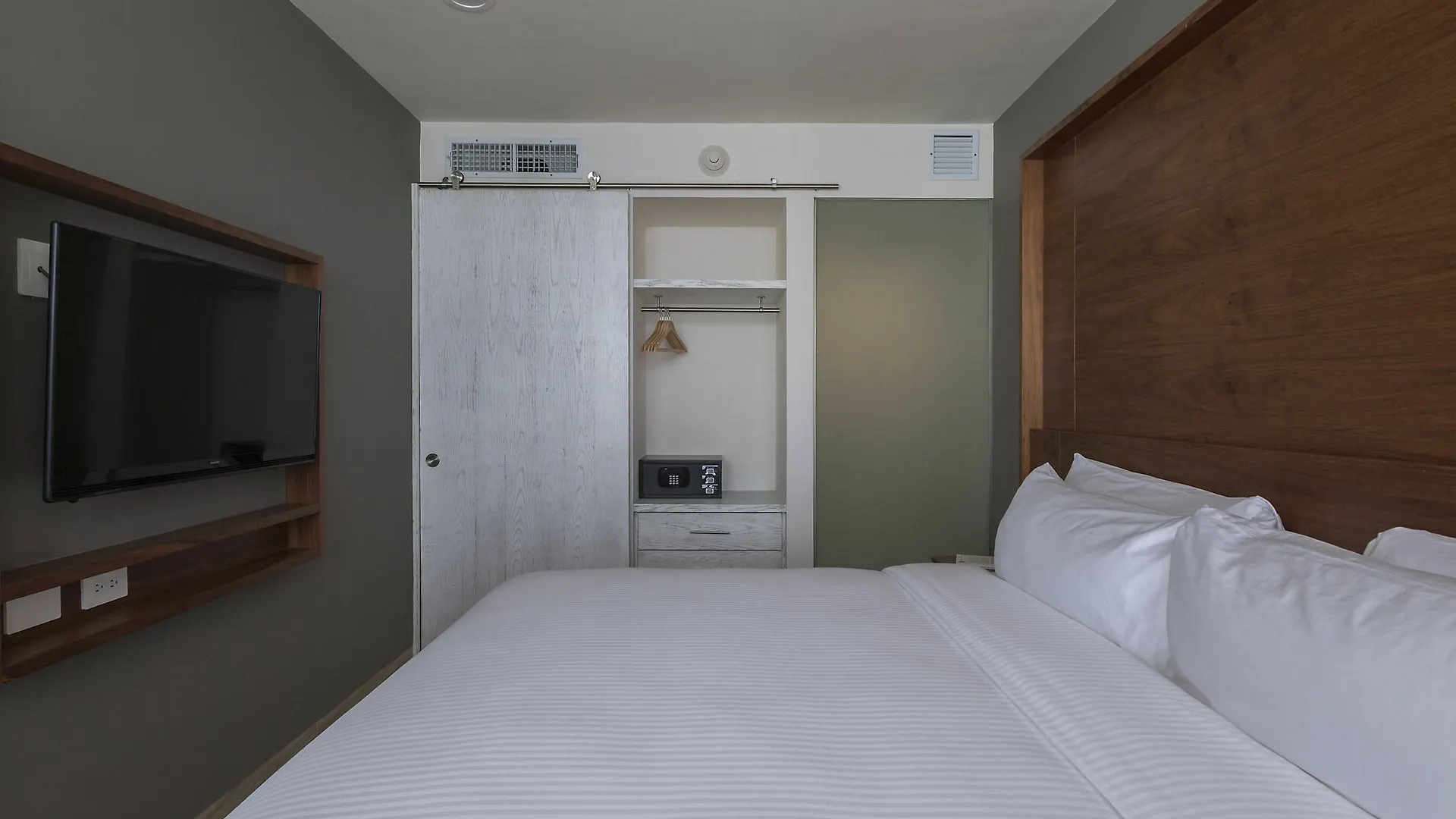 Newport House Playa Daire Playa del Carmen 0*,